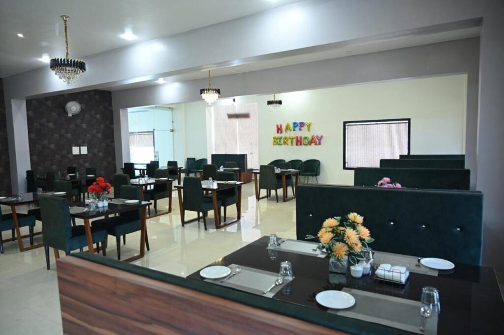 Pure Veg Family Restaurant at Hotel Shri Kailash Mansarovar